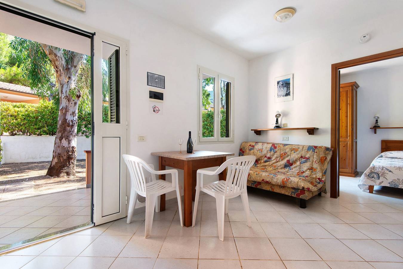 Ganze Wohnung, Zweizimmerapartment mit Veranda & Garten, 100 m zum Meer – Villaggio Sole e Mare in Nisporto, Riotorto
