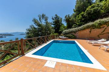 Villa mit pool für 8 Personen, mit Meerblick und Balkon sowie Garten auf Skiathos