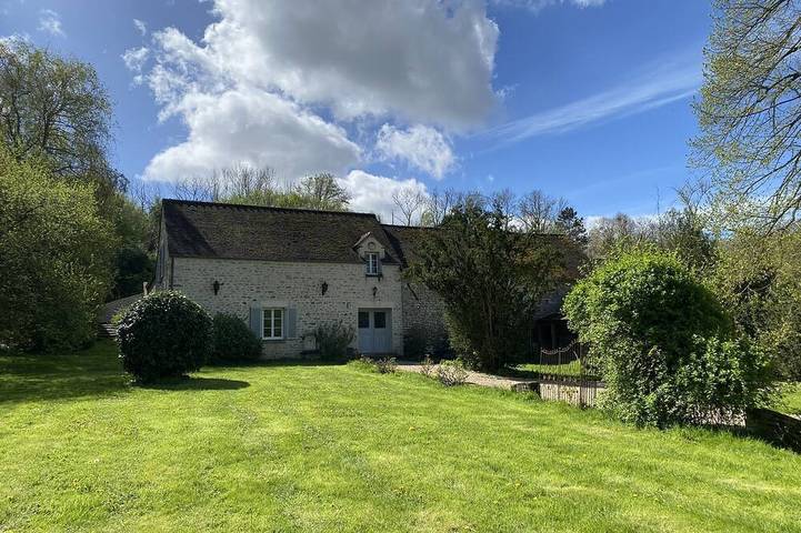 Location de vacances pour 10 personnes, avec terrasse et jardin à Montjavoult
