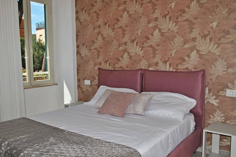 Entire apartment, Cosy apartment for 6 guests with A/C, Tv, balcony and pets allowed in Formia, Latina Province