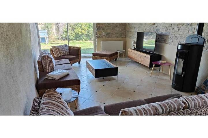 Location de vacances pour 10 personnes, avec jardin et piscine à Pompignan - 2