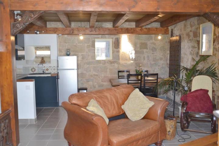 Gîte pour 2 personnes, avec Balcon et Terrasse ainsi que Jardin et Piscine à Faycelles
