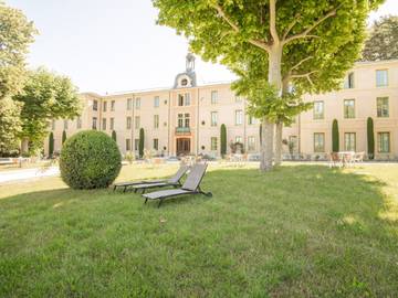 Gîte pour 2 personnes, avec piscine ainsi que terrasse et jardin à Montbrun-les-Bains