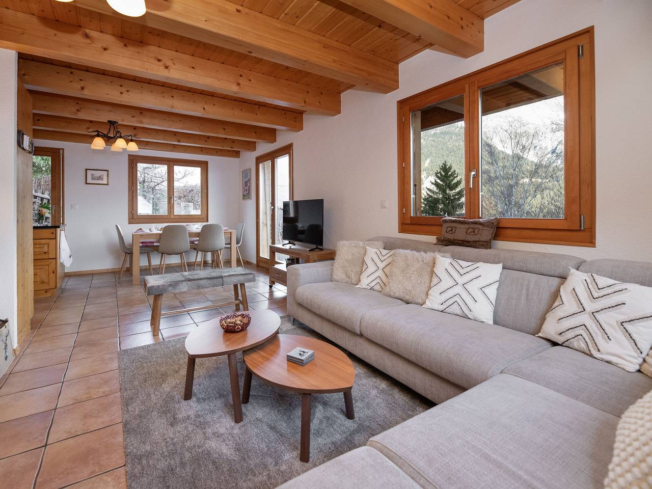 Ecureuil noir in Ovronnaz, Chamoson