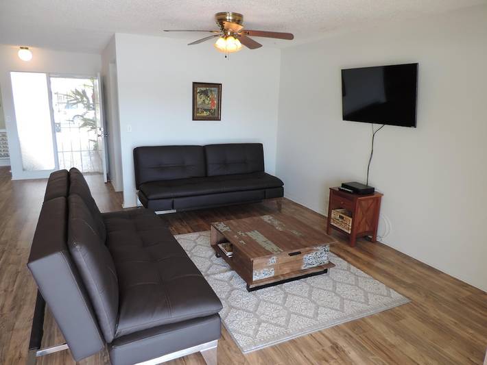 Vacation rental for 8 people, with yard in Hawaii Kai