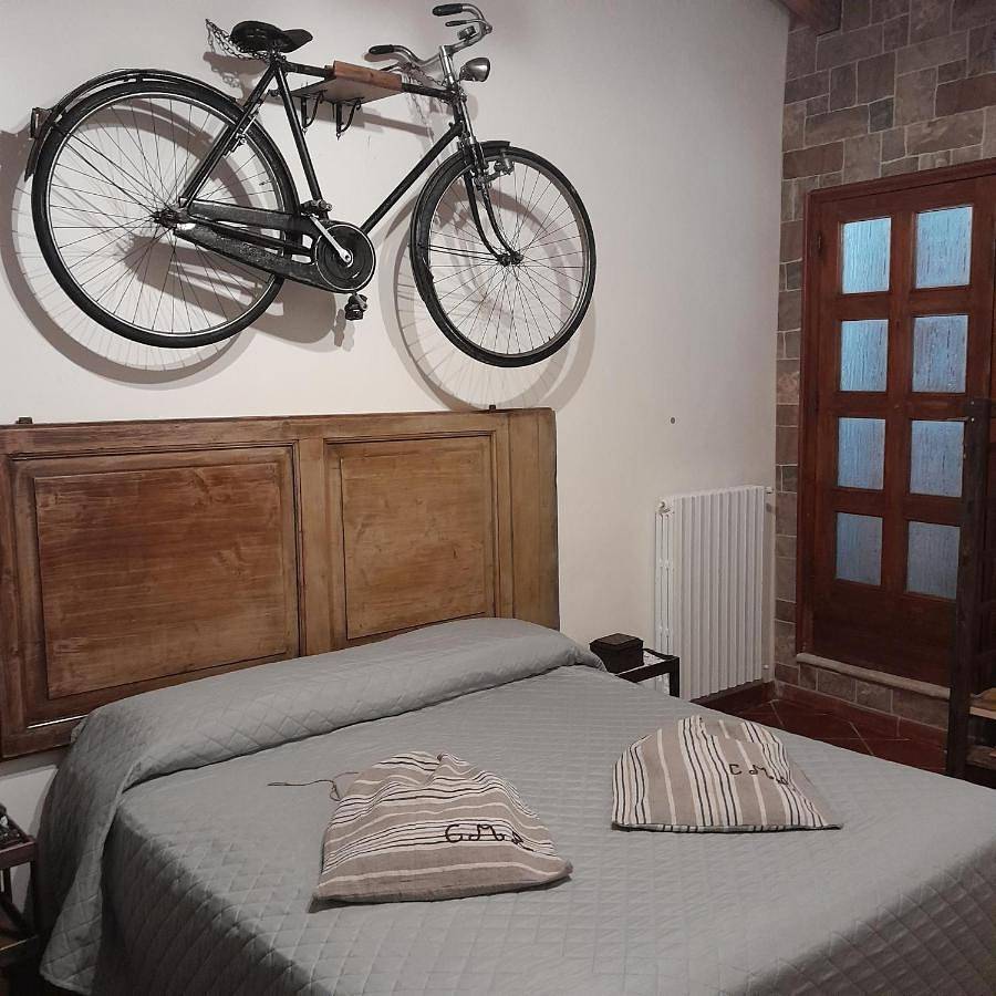 Double or Twin Room with Private Bathroom in Pescosansonesco, Gran Sasso