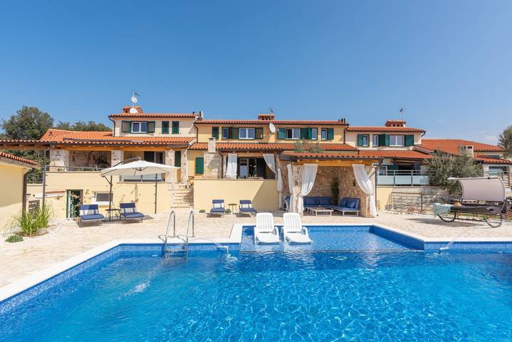 Villa pour 10 personnes, avec piscine à Barbariga - 2