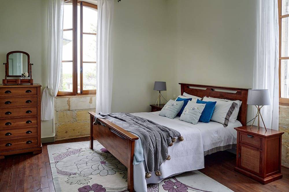 Chateau de Carsac with park and heated pool, perfect for families and groups. in Carsac-de-Gurson, Périgord Pourpre