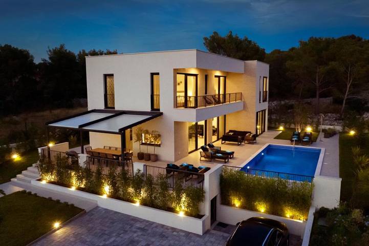 Villa pour 8 personnes, avec vue ainsi que piscine et jardin, animaux acceptés à Brodarica - 3