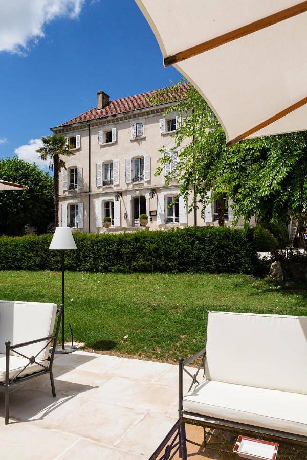 Hôtel pour 2 personnes, avec Balcon ainsi que Terrasse et Jardin à Chonas-l'Amballan