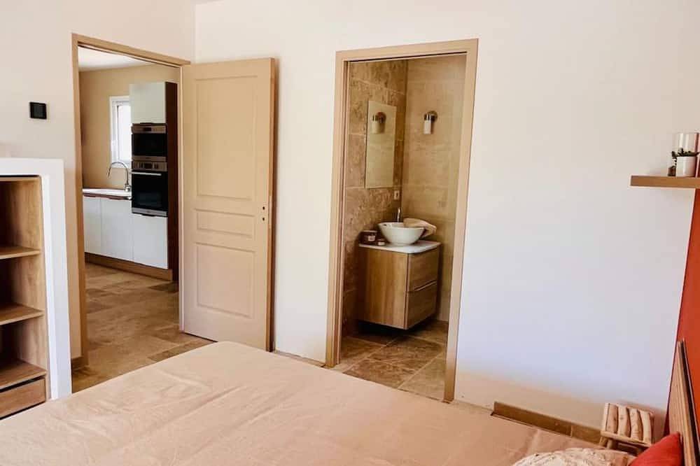 Villa Neuve Piscine Privée, au Calme à la Campagne, Clôturée, Clim, 8 Pers, 4 ch in Salernes, Region de Draguignan