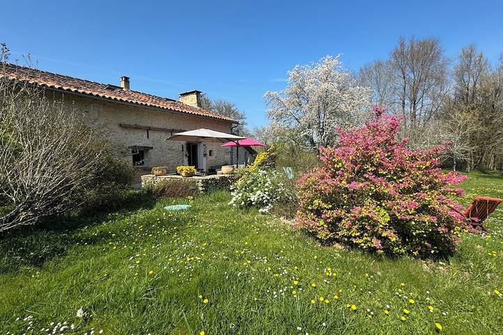 Location de vacances pour 4 personnes, avec terrasse et jardin à Saint-Maime-de-Péreyrol