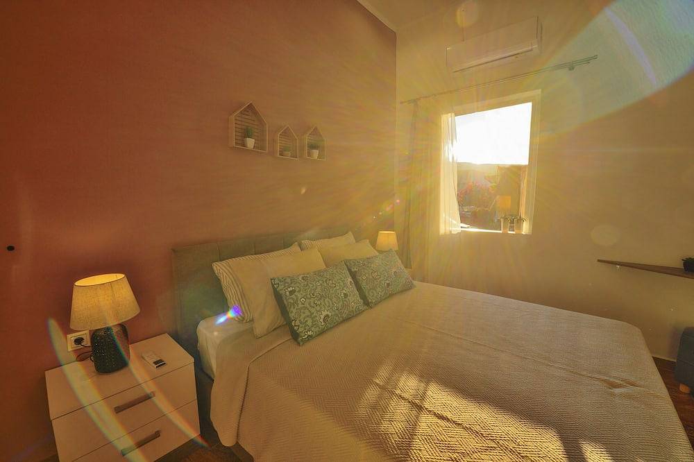 Ganze Wohnung, Mpoulakis Apt 46, 3 bedroom family apartment next to my photo studio in Kissamos, Chania und Umgebung