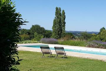 Gîte pour 4 personnes, avec terrasse et jardin à Savonnières