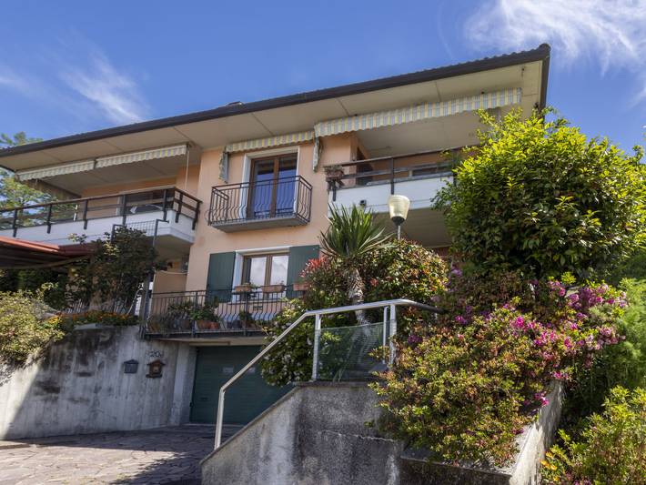 Ferienwohnung für 6 Personen, mit Terrasse und Garten sowie Seeblick in Comune di Luino