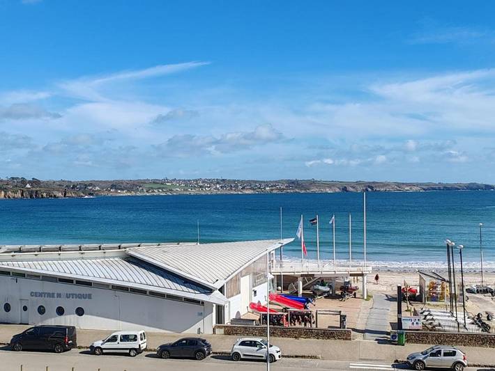 Gîte pour 2 personnes, avec terrasse et piscine ainsi que sauna et vue dans Office De Tourisme De Plougonvelin