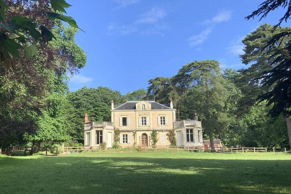 Le Chateau de John Miles au bord de l'eau, aux portes de Nantes! in Sucé-sur-Erdre, Région de Nantes