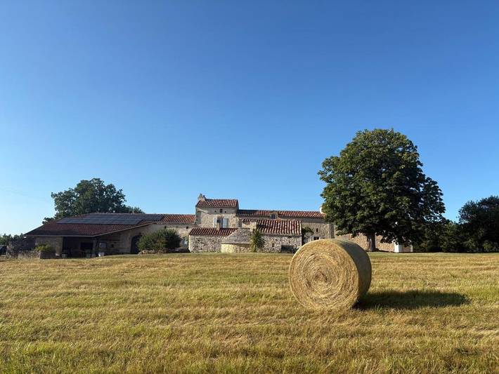Gîte pour 2 personnes, avec vue ainsi que jardin et piscine, animaux acceptés à Blanquefort-sur-Briolance - 2