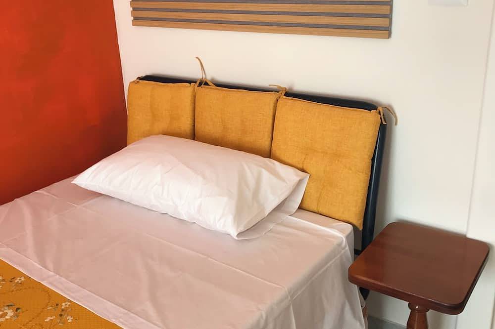 Villa 150 meters from the train station, 15 minutes from the port eaerport in Brindisi, Salento