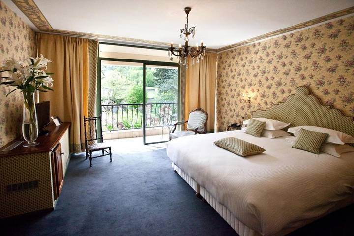 Hôtel pour 2 personnes, avec jardin ainsi que piscine et terrasse, animaux acceptés à Bresson