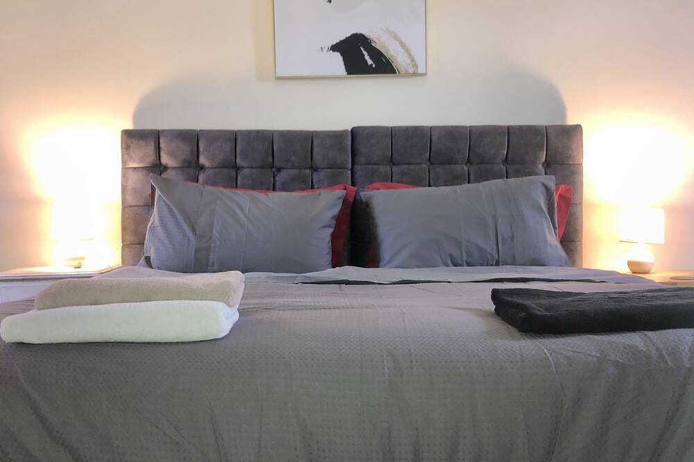 4 Bed Townhouse sleeps 7 in Priory Ward, Exeter