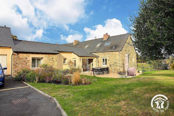 Chambre d’hôte pour 4 personnes, avec Terrasse et Jardin en Cotes-d'Armor
