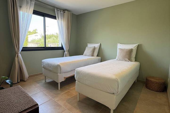 Location de vacances pour 6 personnes, avec Terrasse et Jardin à Bezouce - 4