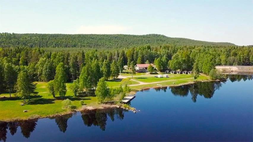 Camping für 4 Personen, mit Terrasse und Seeblick sowie Ausblick in Mittelschweden