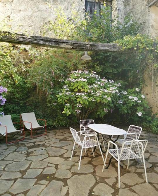 Location de vacances pour 2 personnes, avec jardin et terrasse ainsi que vue et piscine à Cuxac-Cabardès - 4