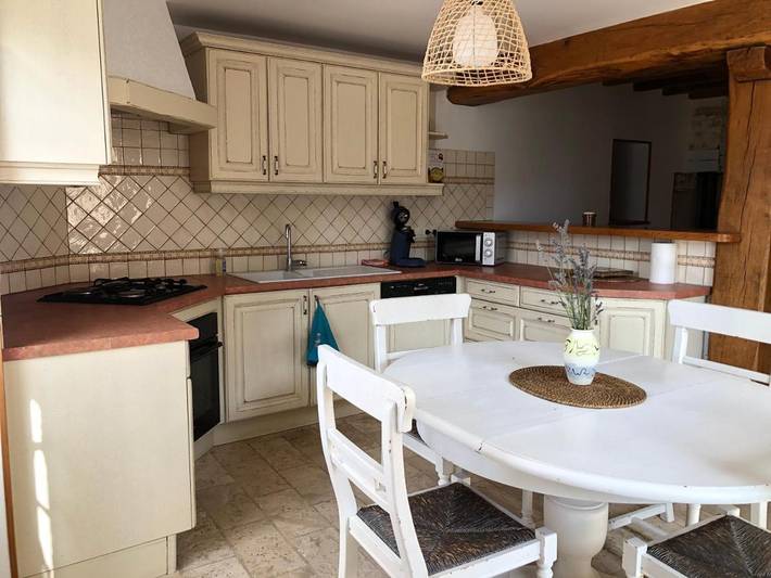 Gîte pour 4 personnes, avec terrasse à Escamps