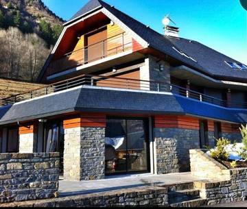 Gîte pour 6 personnes, avec jardin ainsi que vue et vue sur le lac à Génos