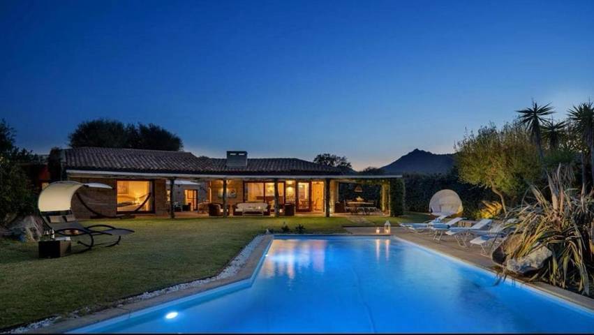 Ferienhaus für 8 Personen, mit Balkon und Terrasse sowie Garten und Pool