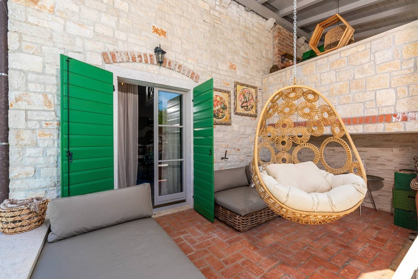 Villa Momento – Das istrische Refugium
Elegante Villa mit privatem Pool und Jacuzzi, umgeben von ruhiger istrischer Natur. in Vizinada, Zentralistrien