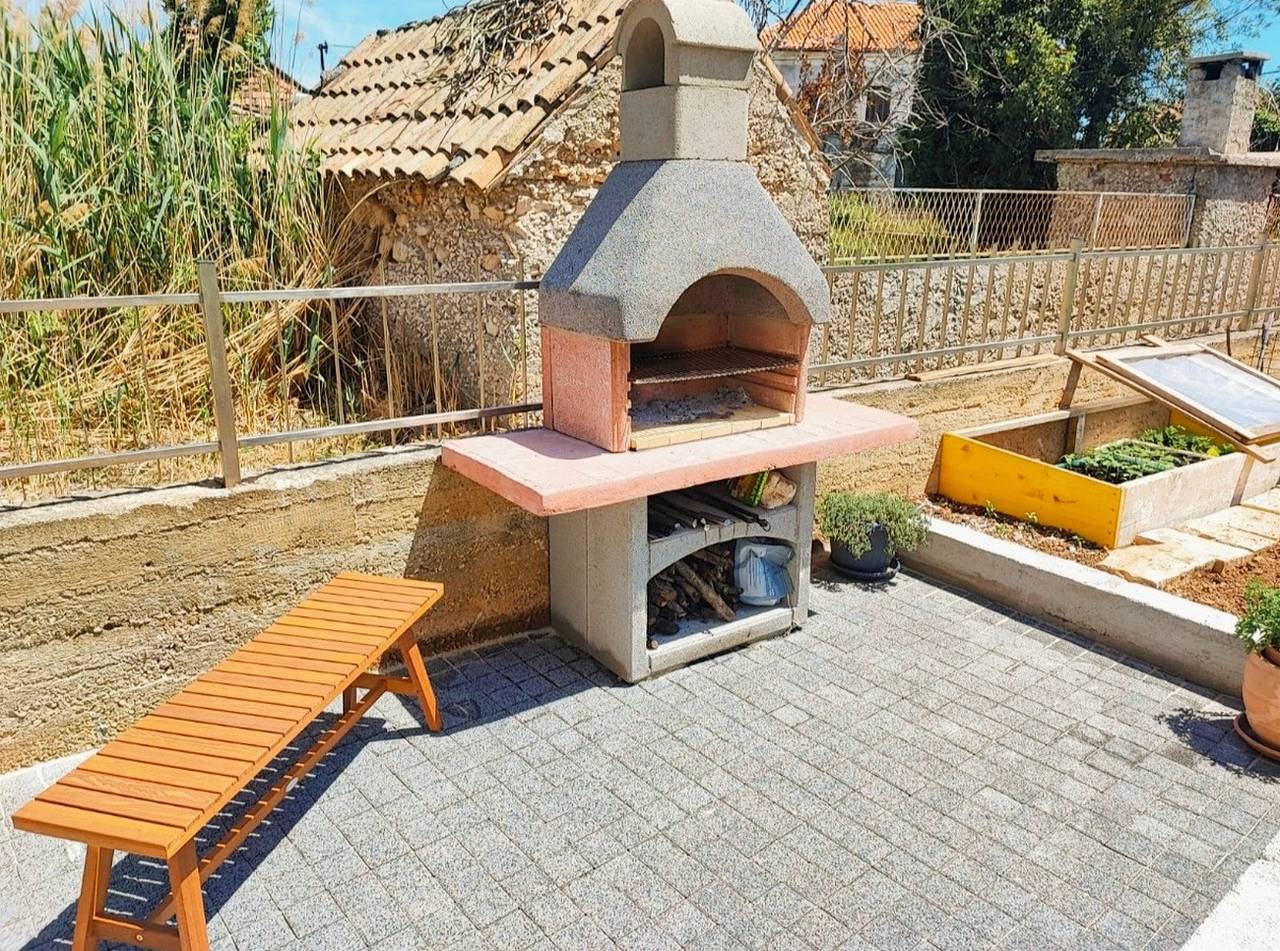 Ganze Wohnung, 2-Zimmer-Ferienwohnung mit Terrasse Zablace, Sibenik A-22255-a in Sibenik, Šibenik-Knin