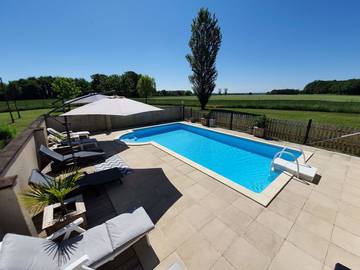 Gîte pour 5 personnes, avec piscine ainsi que terrasse et jardin à Cinq-Mars-la-Pile