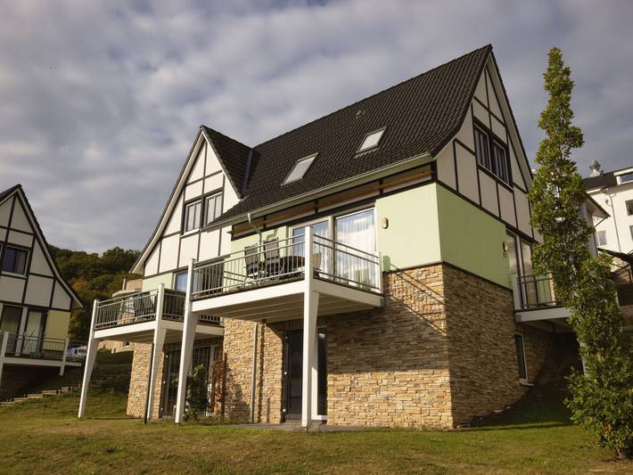 Ferienhaus für 8 Personen, mit Terrasse und Pool sowie Sauna in Heimbach