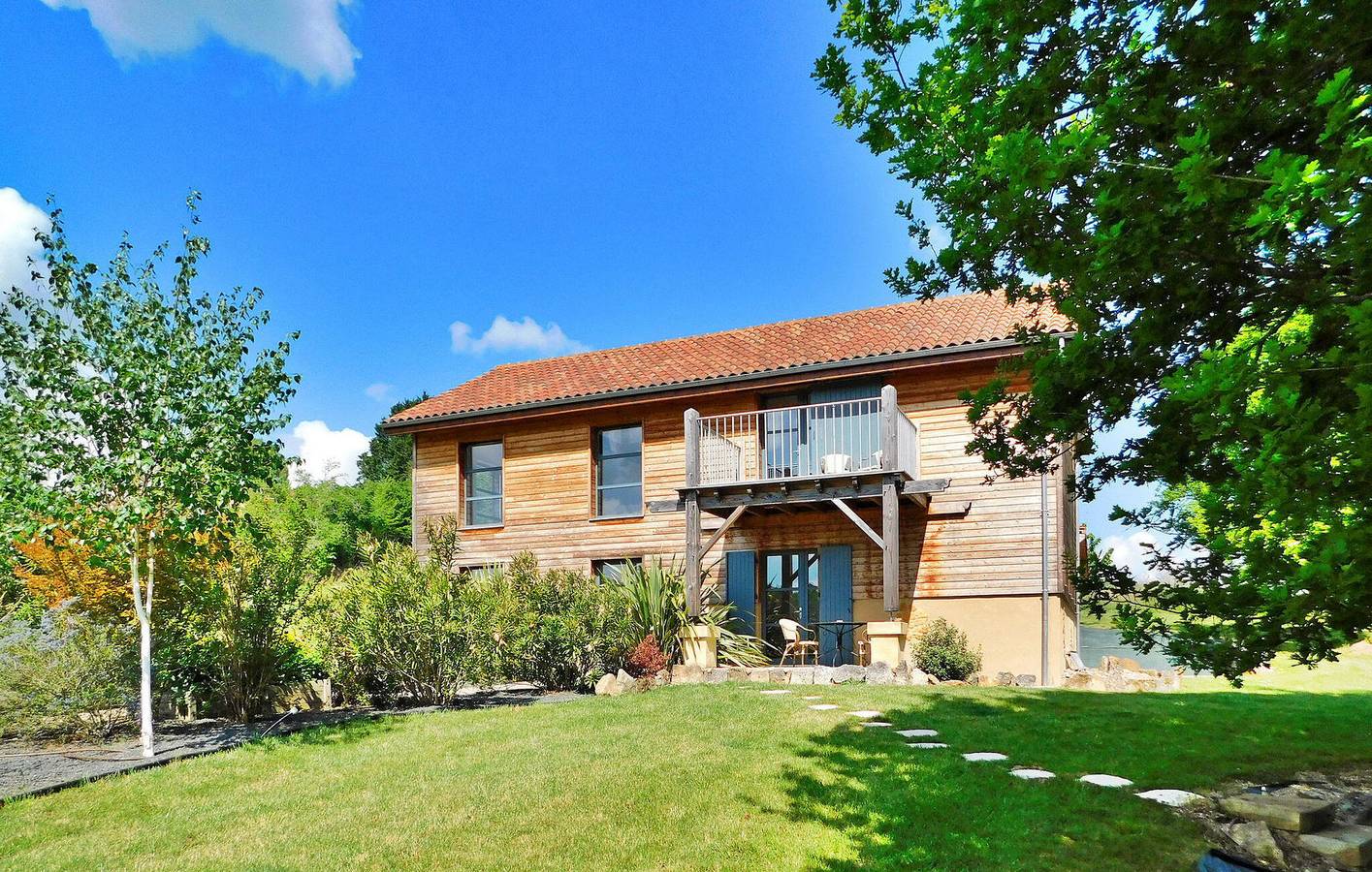 Appartement confortable de 135 m2 avec climatisation, piscine, parking et Wi-Fi in Veyrines-de-Domme, Périgord Noir