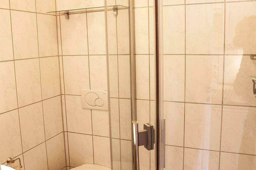 Ganze Wohnung, Idyllische Ferienwohnung auf altem Bauernhof mit Wallbox in Emmerthal, Weserbergland