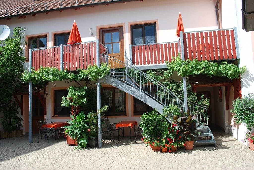 Ganze Wohnung, Ferienhaus Teubner - Ferienwohnung 2 mit Terasse in Merkendorf, Fränkisches Seenland