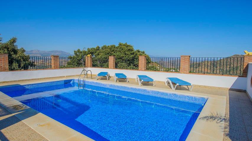 Chalet para 8 personas, con balcón/terraza además de jacuzzi y piscina en Axarquía - 3