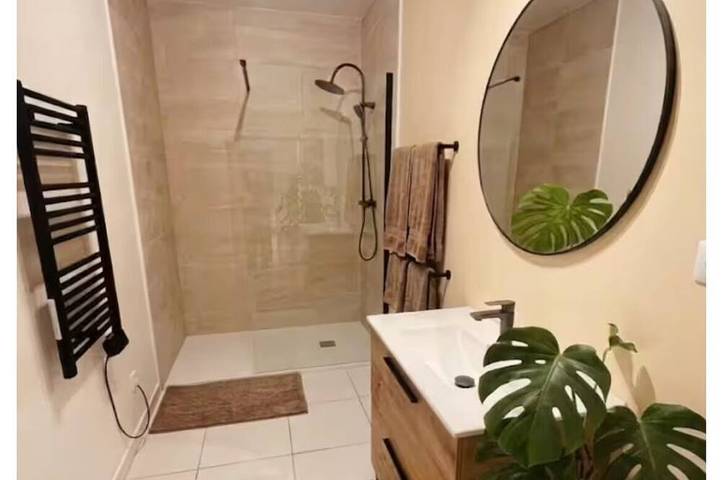 Renovated house in the city center, with a garden and private parking—ideal for exploring the city in Angoulême, Charente