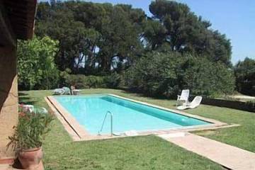 Gîte pour 6 personnes, avec terrasse, animaux acceptés à Laudun-l'Ardoise