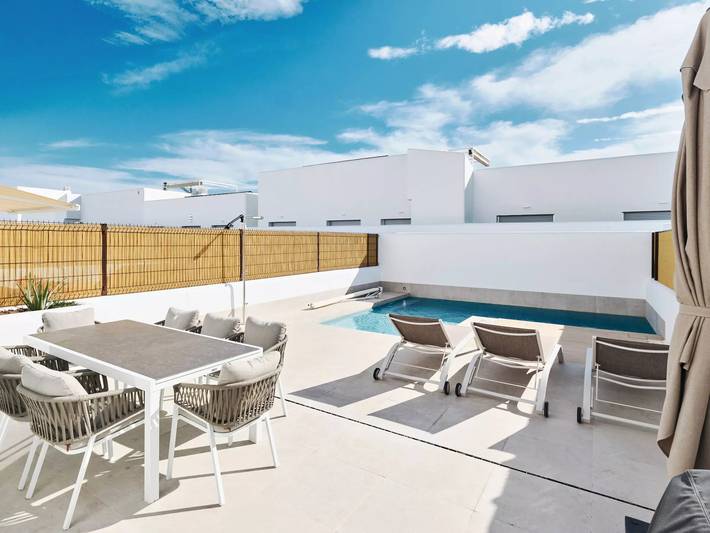 Chalet para 6 personas, con Balcón además de Terraza y Jardín en Los Alcázares