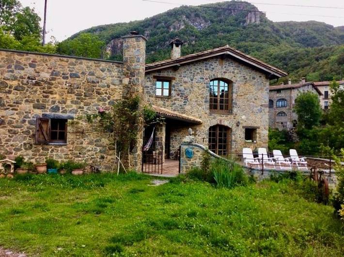 Casa rural para 18 personas, con vistas y jardín, Se admiten mascotas en Ripollès - 2