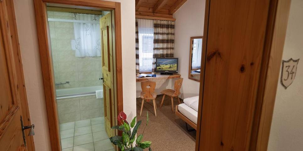 Hôtel pour 2 personnes, avec vue et jardin à Zernez - 4