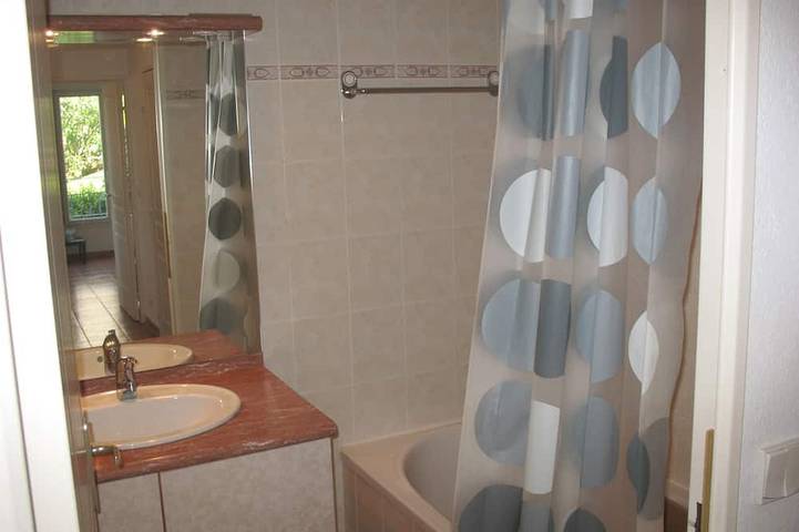 Gîte pour 4 personnes, avec terrasse et piscine à Biot - 4