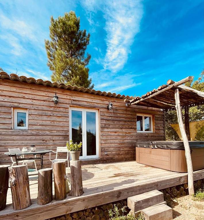Chambre d’hôte pour 2 personnes, avec Terrasse et Jacuzzi ainsi que Jardin et Vue