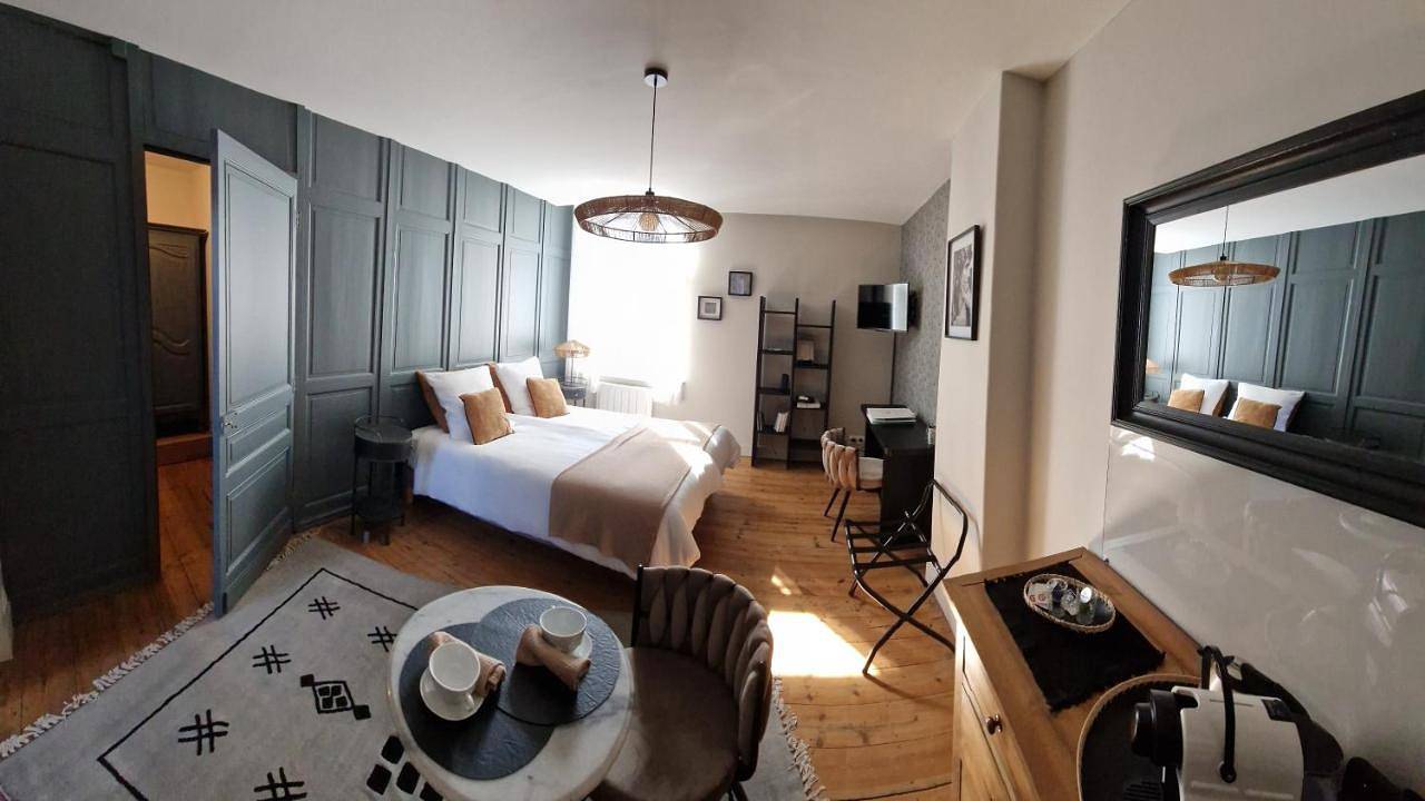 Double or Twin Room with Private Bathroom in Templeuve-en-Pévèle, Région de Lille