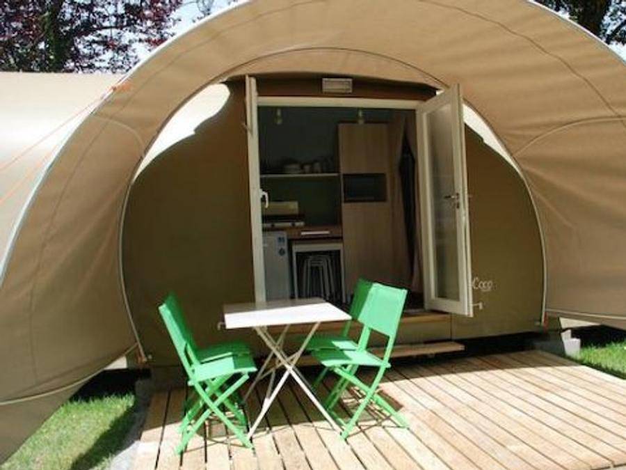 Camping Les Tournesols - Tente 4 personnes - Lodge Coco Sweet 16m² - 2 chambres - sans sanitaires 4 pers in Le Grez, Parc naturel régional Normandie-Maine