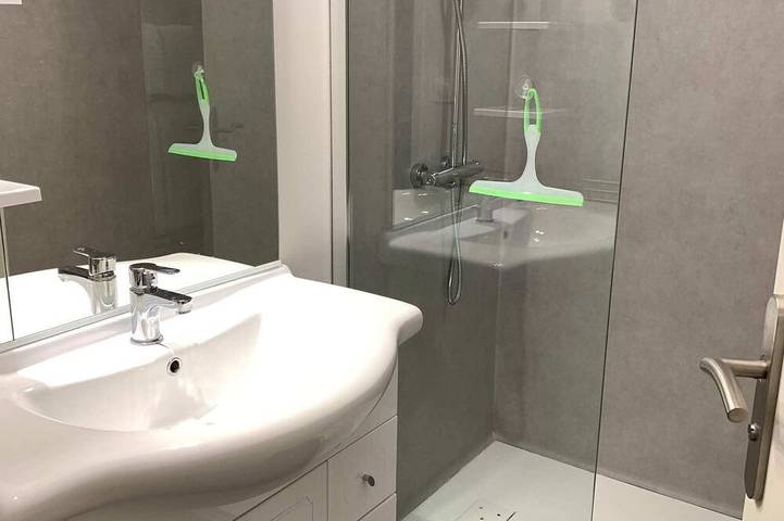 Appartement entier, Appartement 2 personnes climatisé 1 chambre proche Aïga Resort Puy de la Coquille in Châtel-Guyon, Parc naturel régional des Volcans d'Auvergne